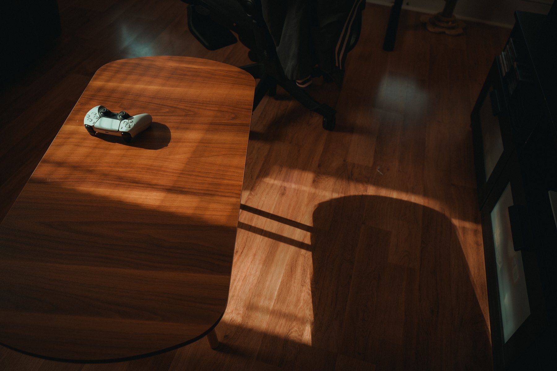 Composição artística com luz e sombra